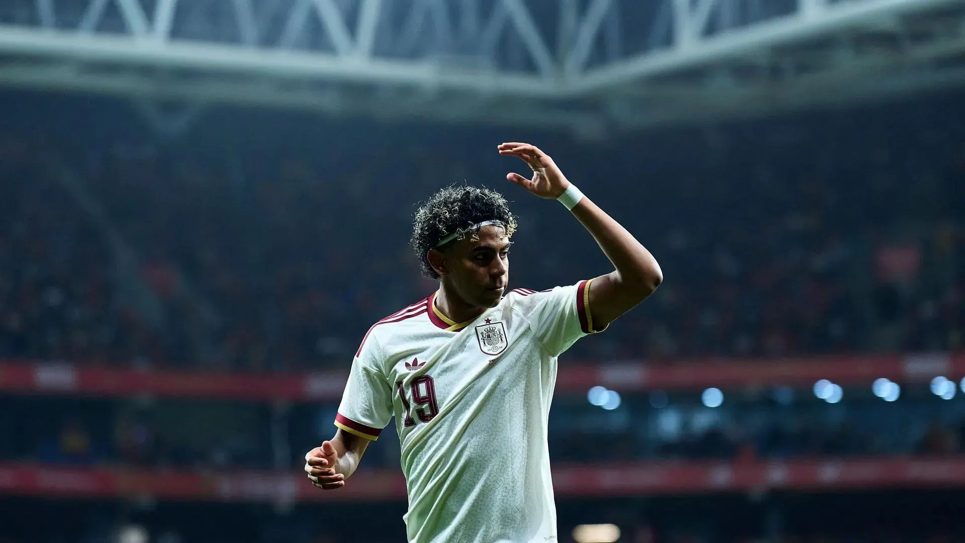 Barcelona star Lamine Yamal claps back at Real Madrid’s Jude Bellingham