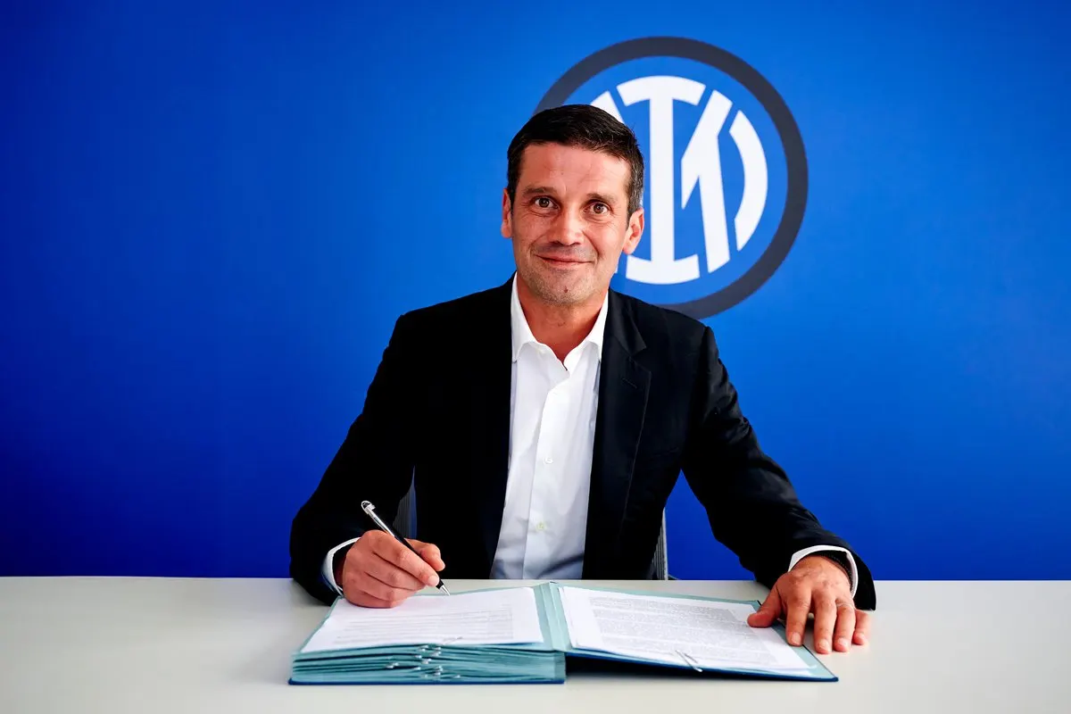 Official: Chivu signs new Inter contract until 2028