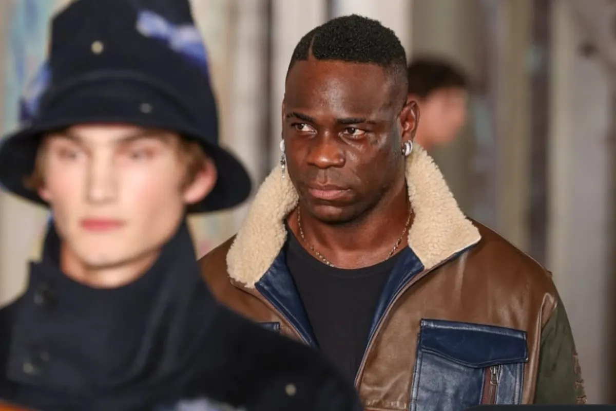 Balotelli throws out first pitch at NY Mets game