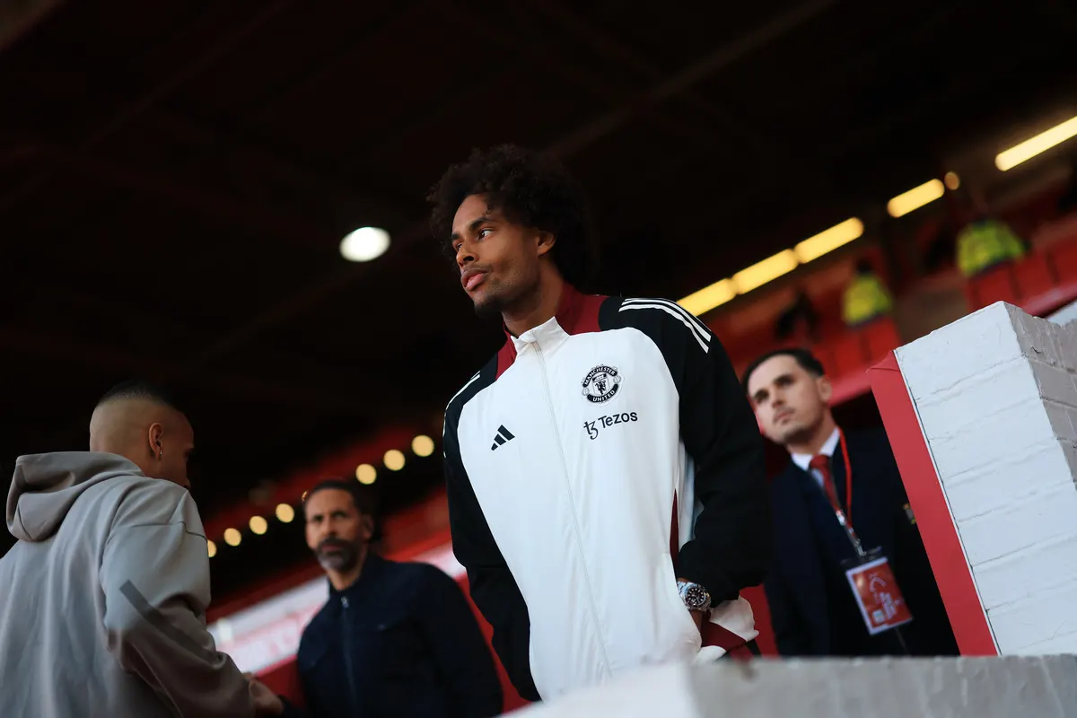 Manchester United forward Zirkzee offered to Juventus & Roma