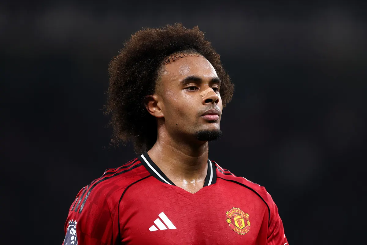 Manchester United forward Zirkzee offered to Juventus & Roma
