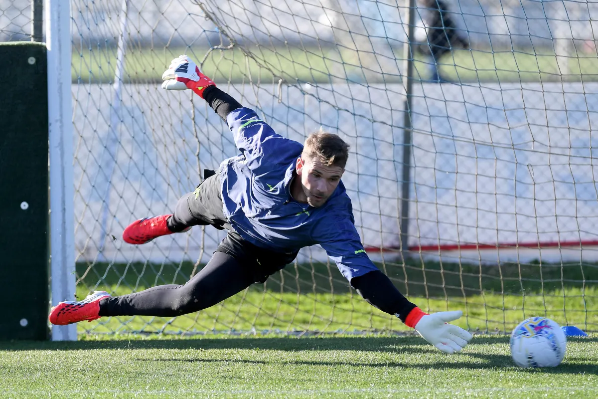 Inter, Fiorentina & Bologna eye Lazio goalkeeper Provedel