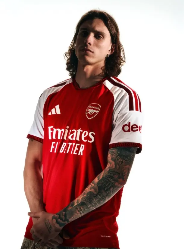 Picture: Italy star Calafiori wears new 2026-27 Arsenal home kit