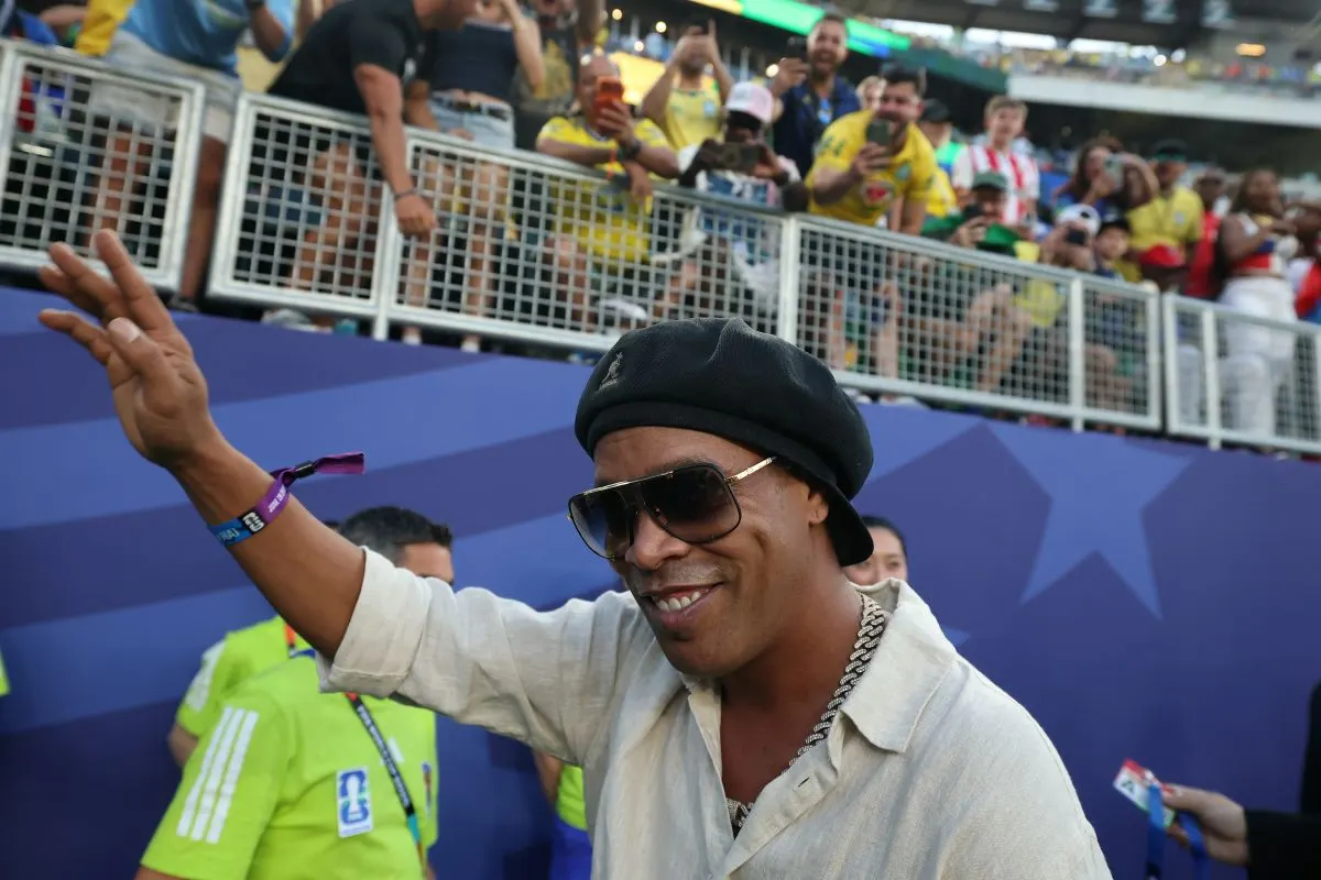 Video: Ronaldinho completes Serie C move and signs iconic no.10 jersey - ‘He will play’