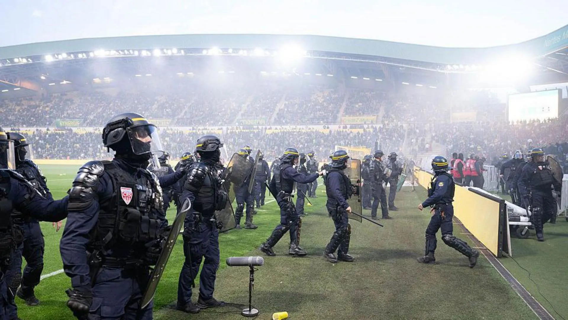 Ligue 1 game abandoned after fans invade pitch at relegated Nantes