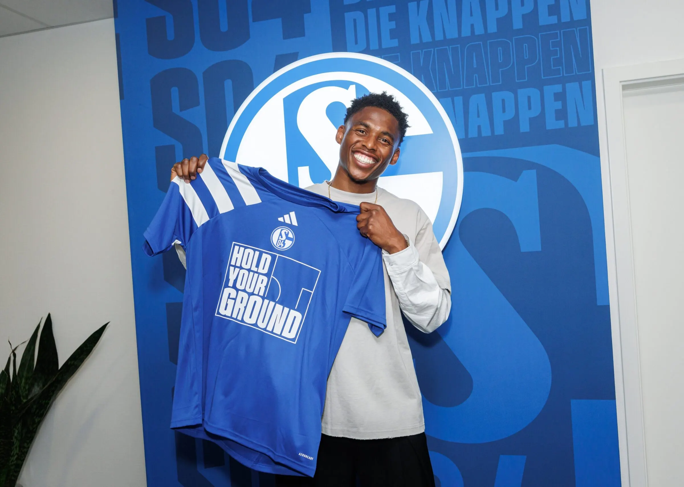 Done Deal: Nigerian Forward Joins Bundesliga Club Schalke 04