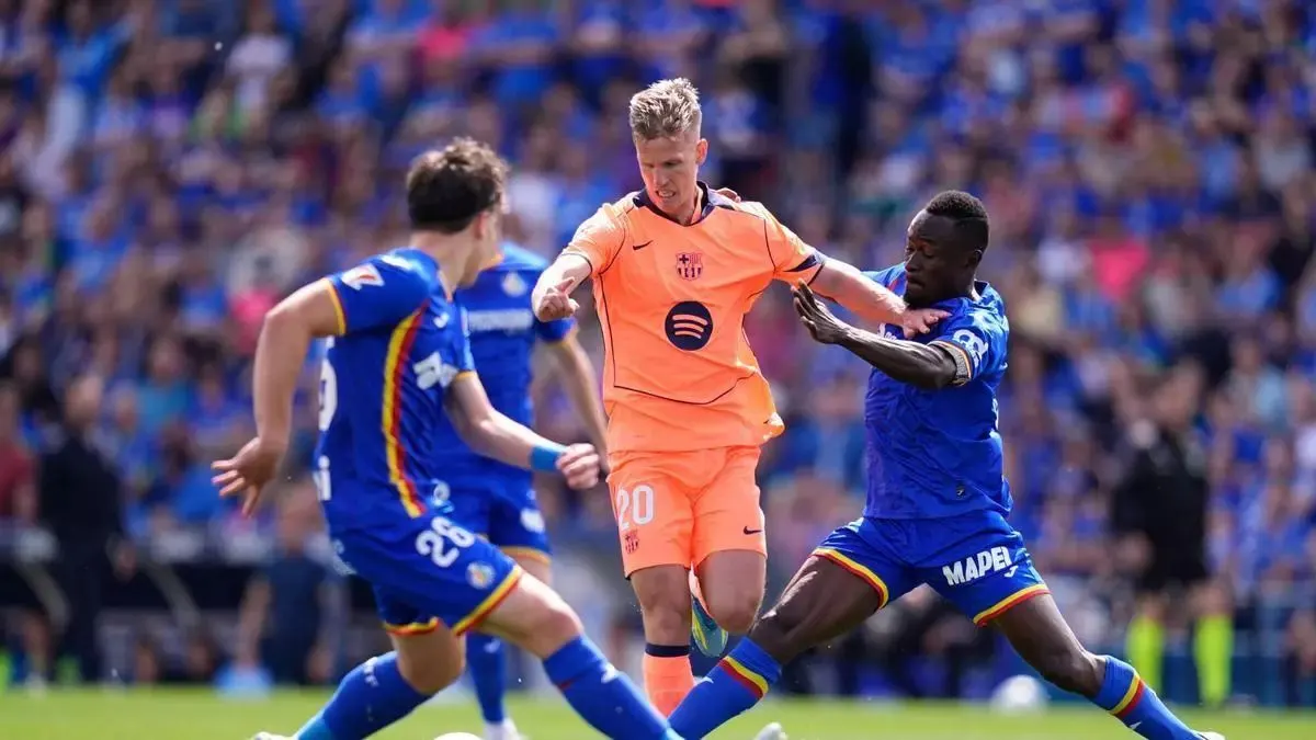 Barcelona hand contract improvement to star midfielder